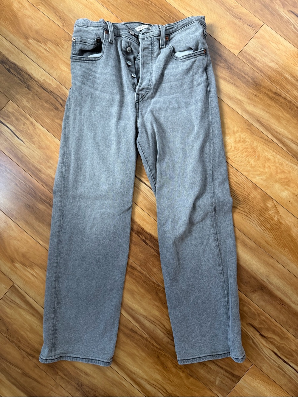 Women’s Levi’s light Gray Button-Fly ribcage straight ankle